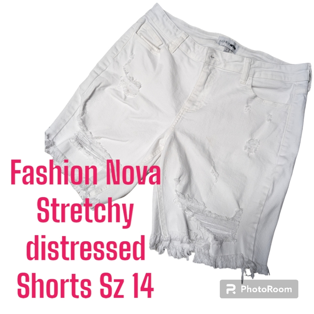 Fashion Nova Stretchy Distressed Shorts Size 14